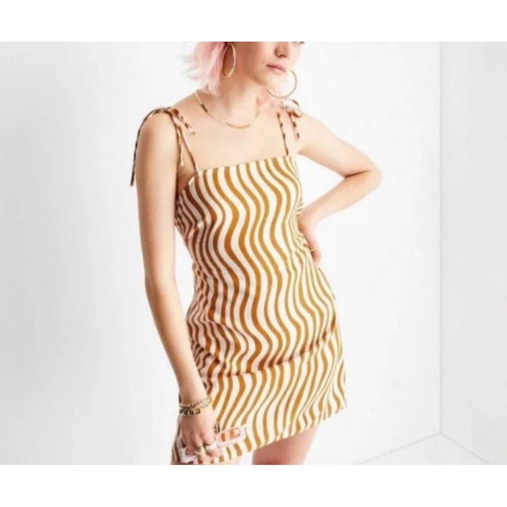 NWOT FUTURE COLLECTIVE Size M White / Orange Brown Wavy Print Linen Blend Dress